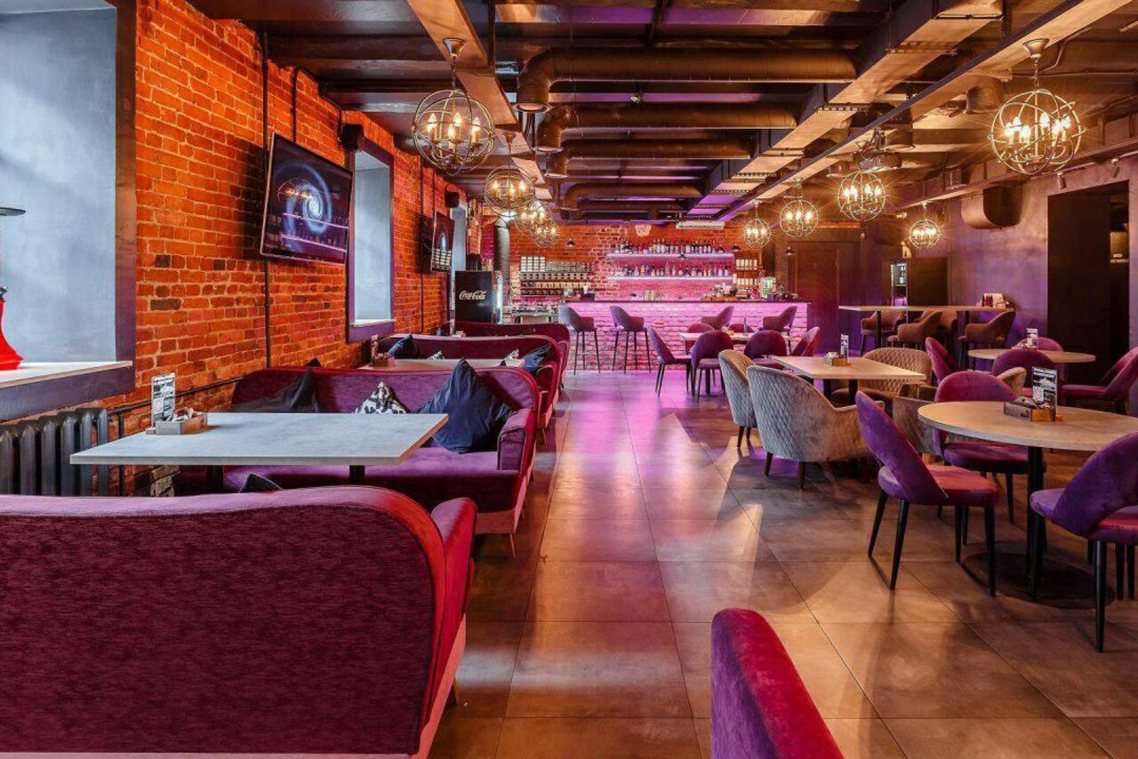 Арендовать Lounge bar. Лофт бар с мотоциклом