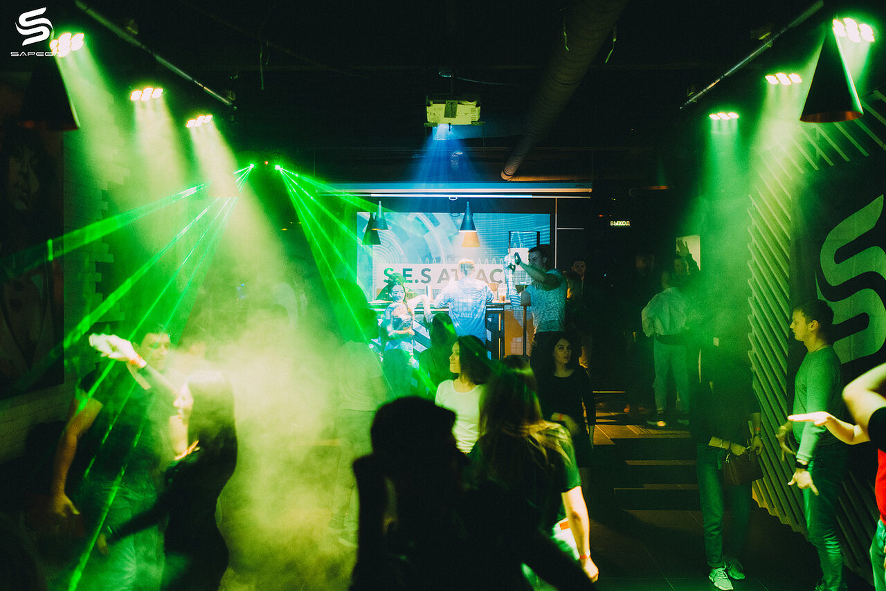 Арендовать FREEDOM Лофт в Новосибирске с полным эффектом ночного клуба