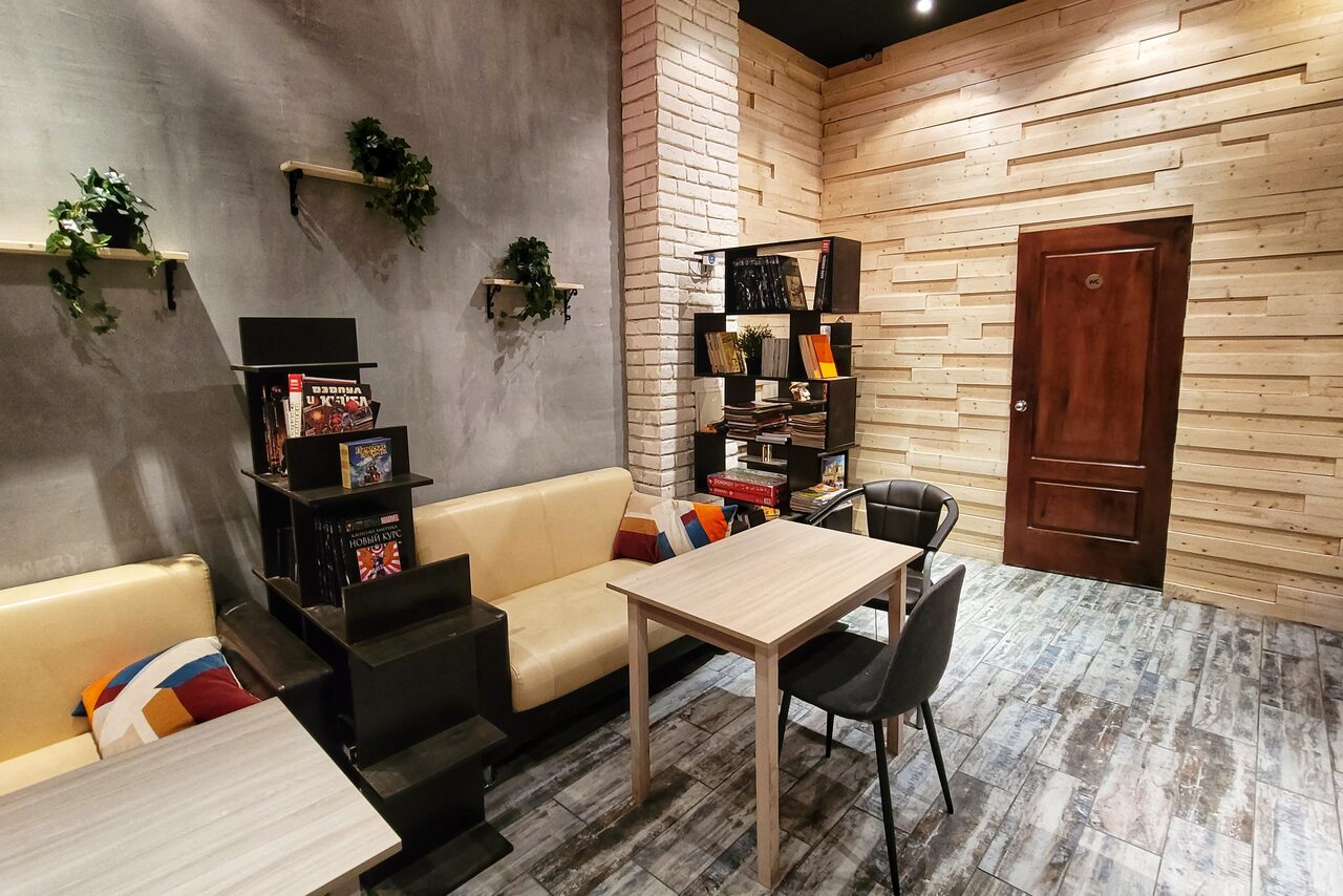 Арендовать Design loft with panoramic windows and kitchen 