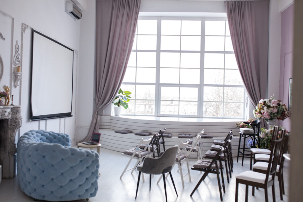 Арендовать  Mirseliz Светлый зал-лофт в классическом стиле