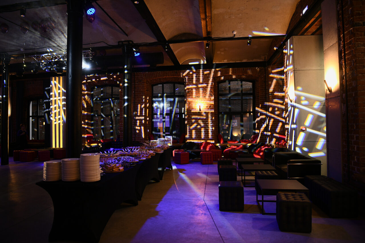 Арендовать Ryabov Loft. Просторный арт-лофт