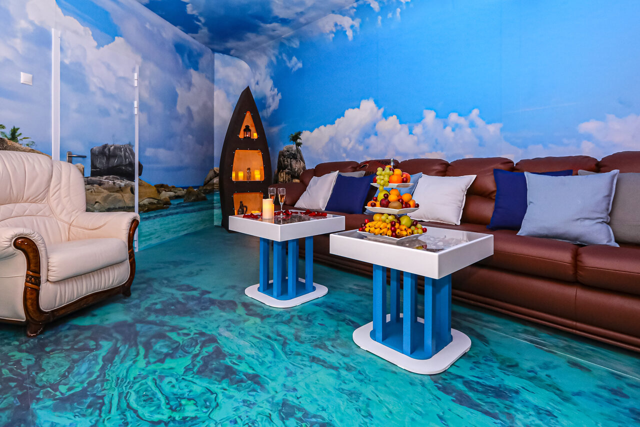 Арендовать Kino Leto Стилизованный зал с большим экраном