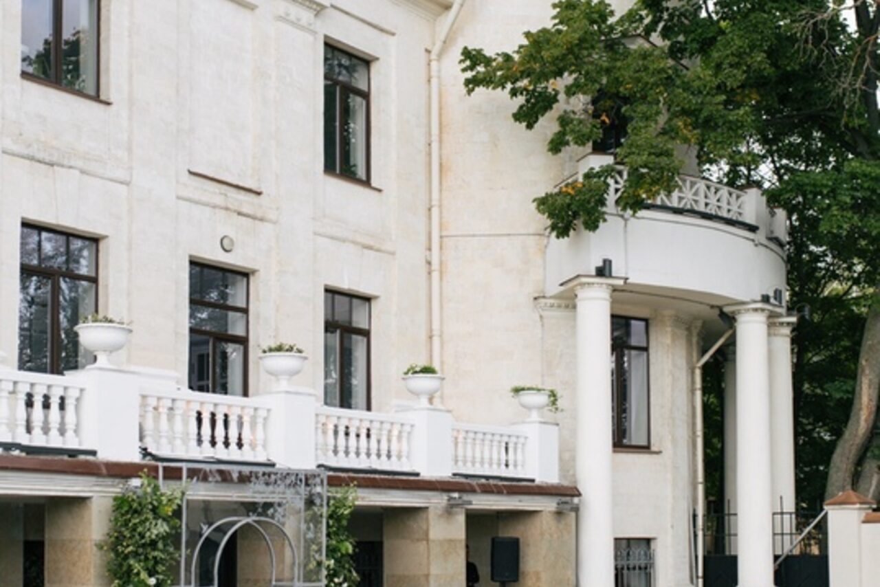 Арендовать Особняк Путилова