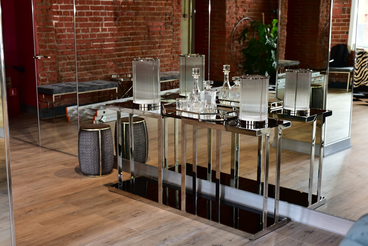 Арендовать Adornos Loft Лофт с зеркальными колоннами