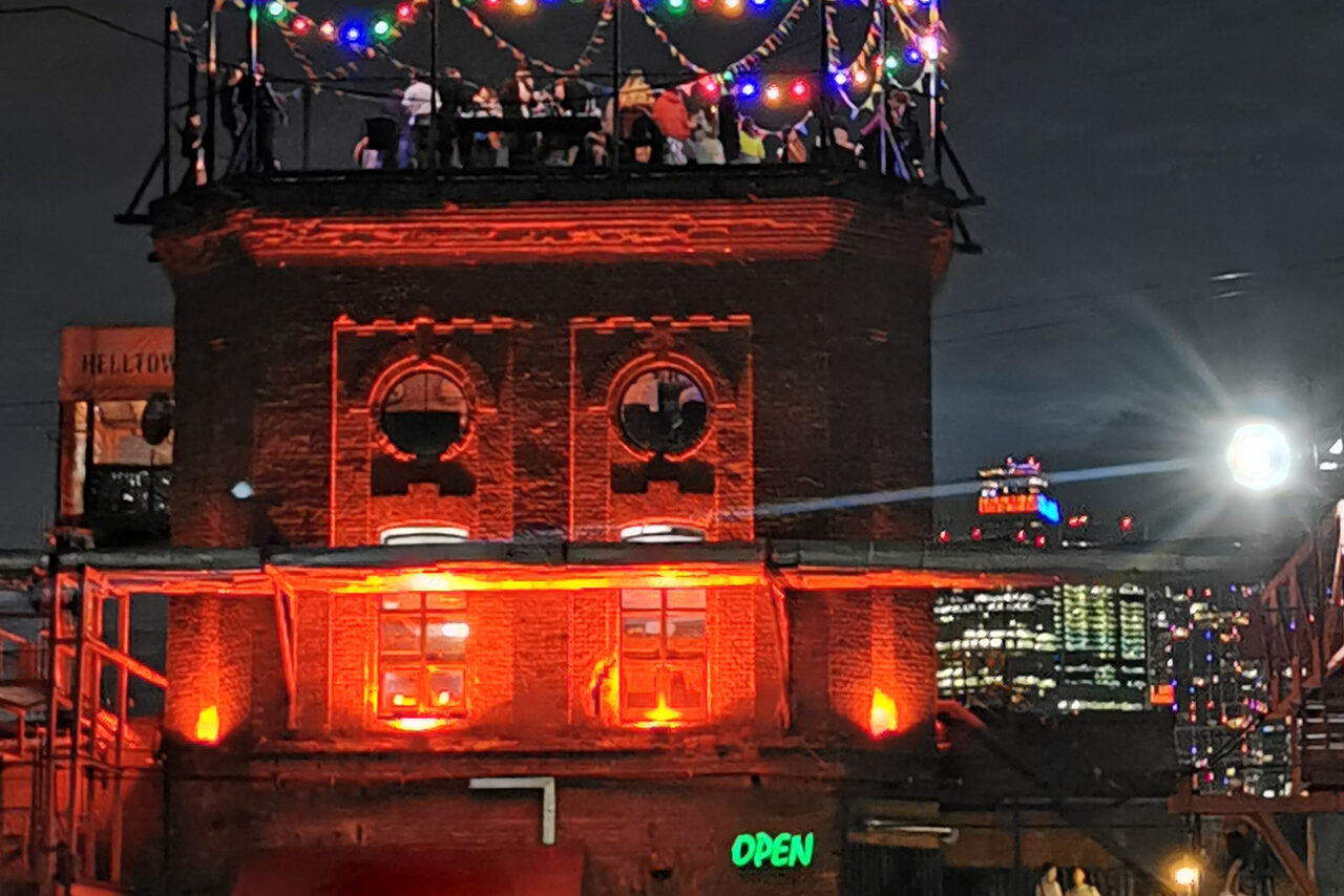 Арендовать Cozy loft with modular furniture 