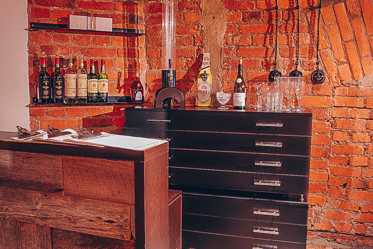 Арендовать Cozy loft with modular furniture 