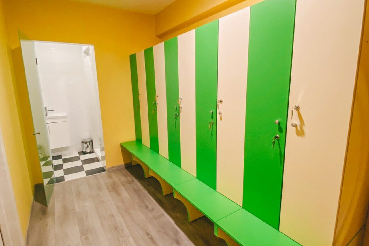 Арендовать Yoga room with interior painting