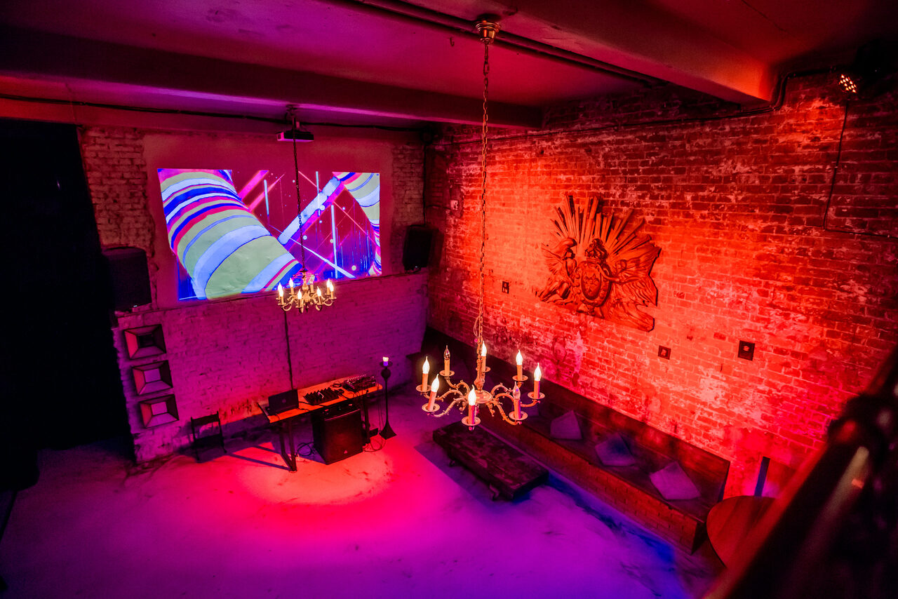 Арендовать KROV loft. Двухэтажный лофт с кальянами