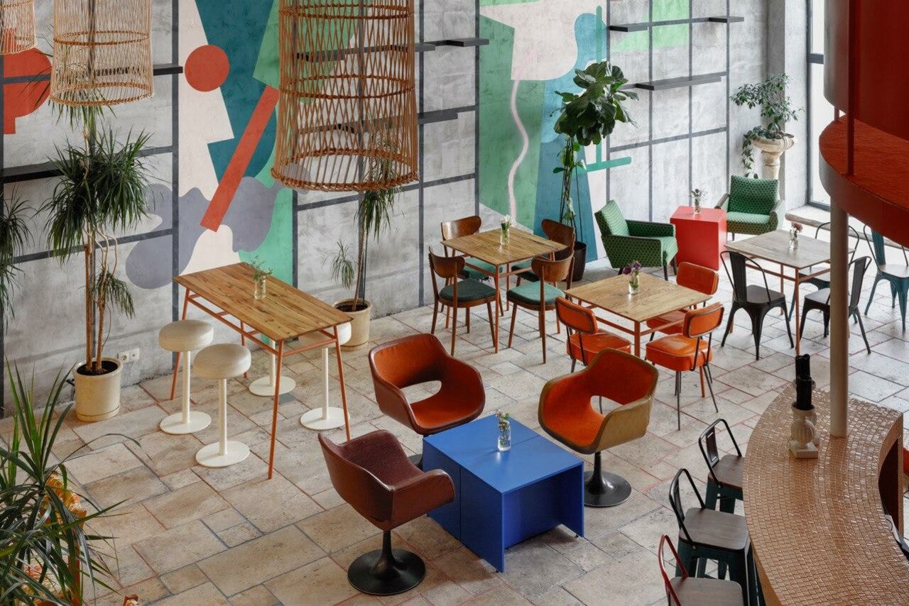 Арендовать SLOW WINE. Двухуровневый лофт с ярким дизайном