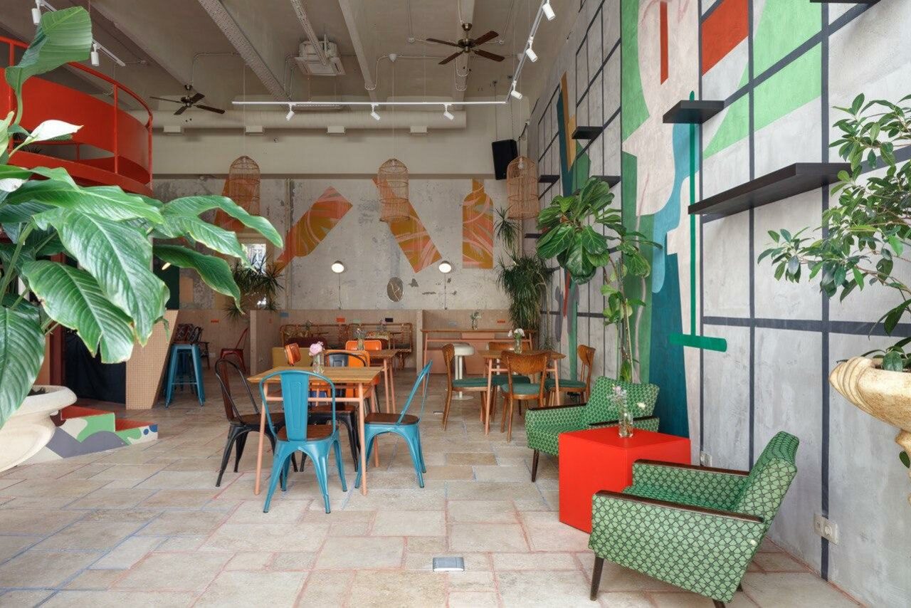 Арендовать SLOW WINE. Двухуровневый лофт с ярким дизайном