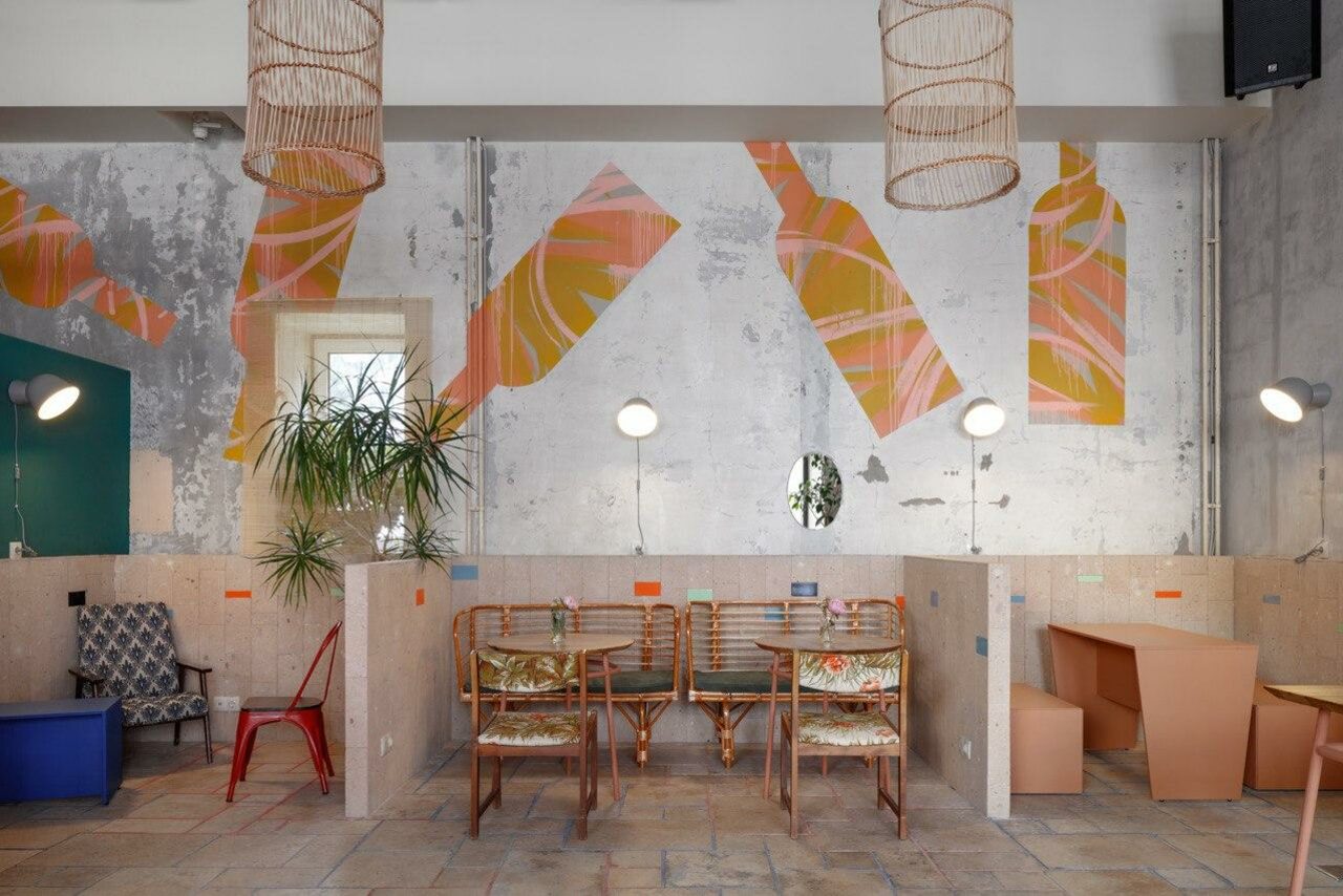 Арендовать SLOW WINE. Двухуровневый лофт с ярким дизайном