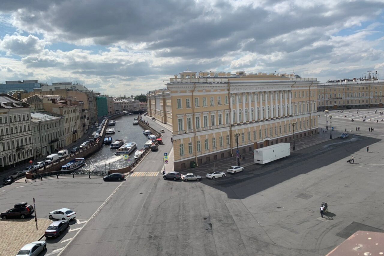 Арендовать Комфортный зал в центре классического Петербурга рядом с Дво