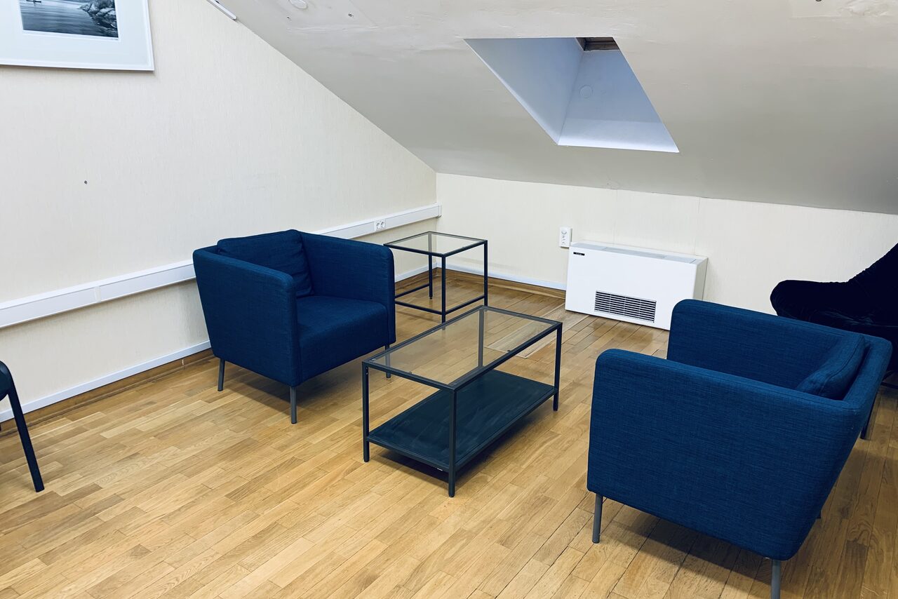 Арендовать Cabinet with comfortable armchairs