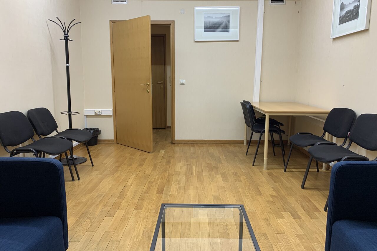 Арендовать Cabinet with comfortable armchairs