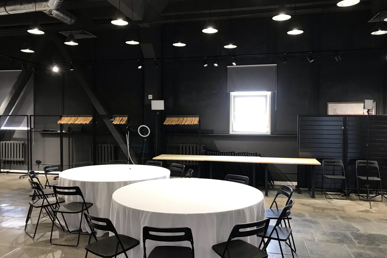 Арендовать Equipped loft in black and white