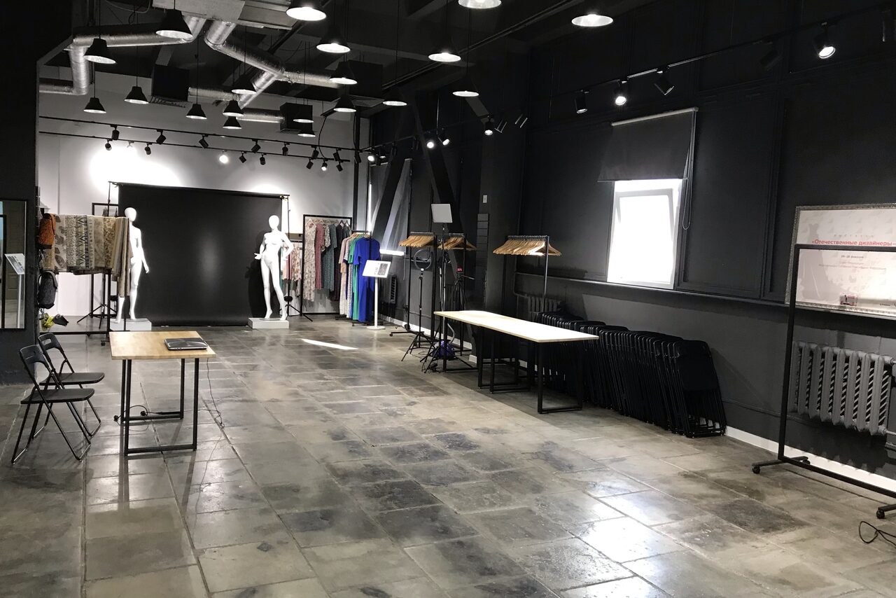 Арендовать Equipped loft in black and white