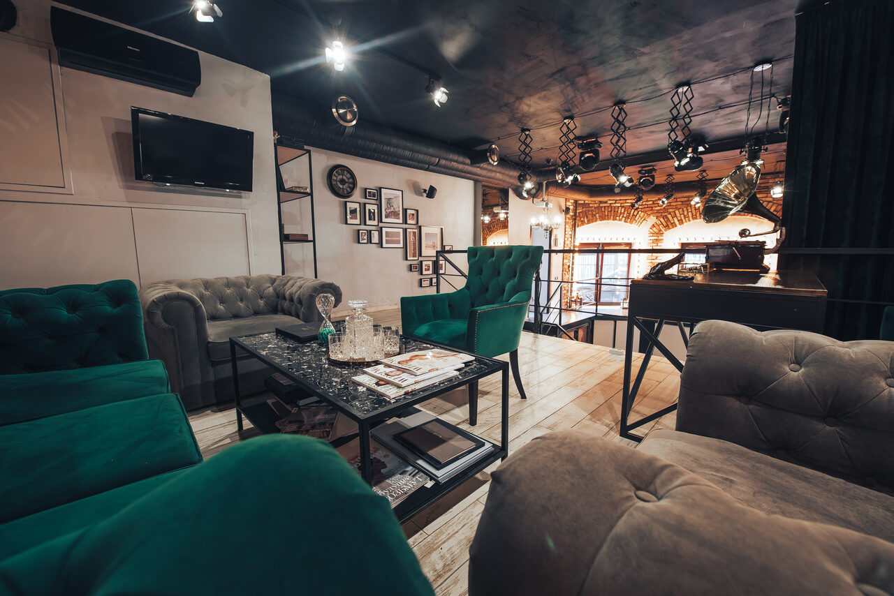 Арендовать Стилизованный лофт с граммофоном