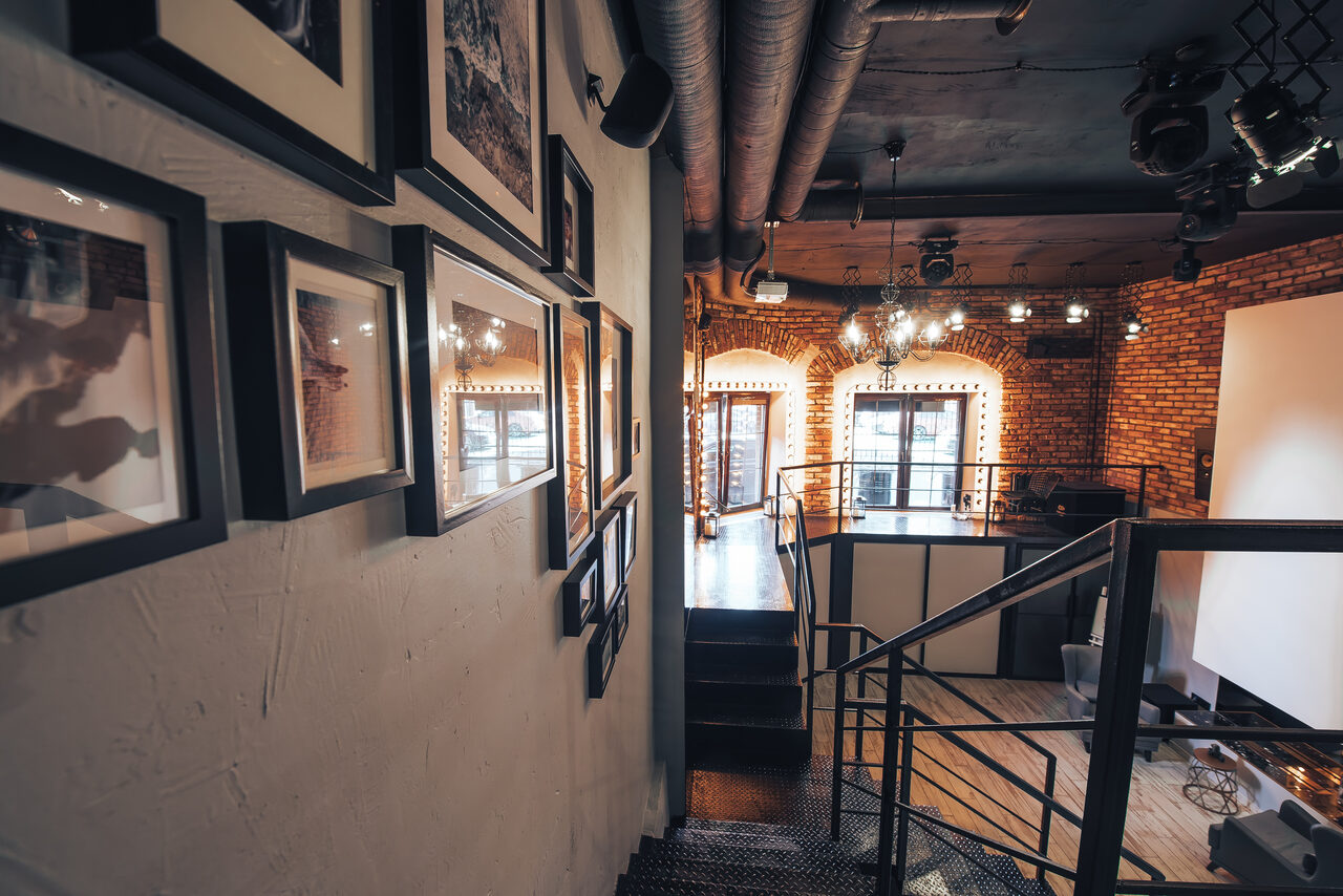 Арендовать Стилизованный лофт с граммофоном