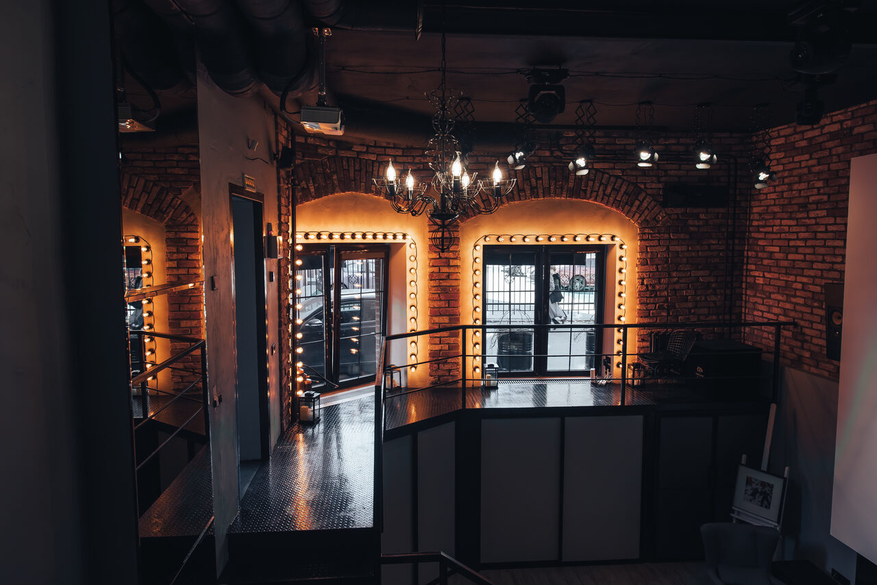 Арендовать Стилизованный лофт с граммофоном