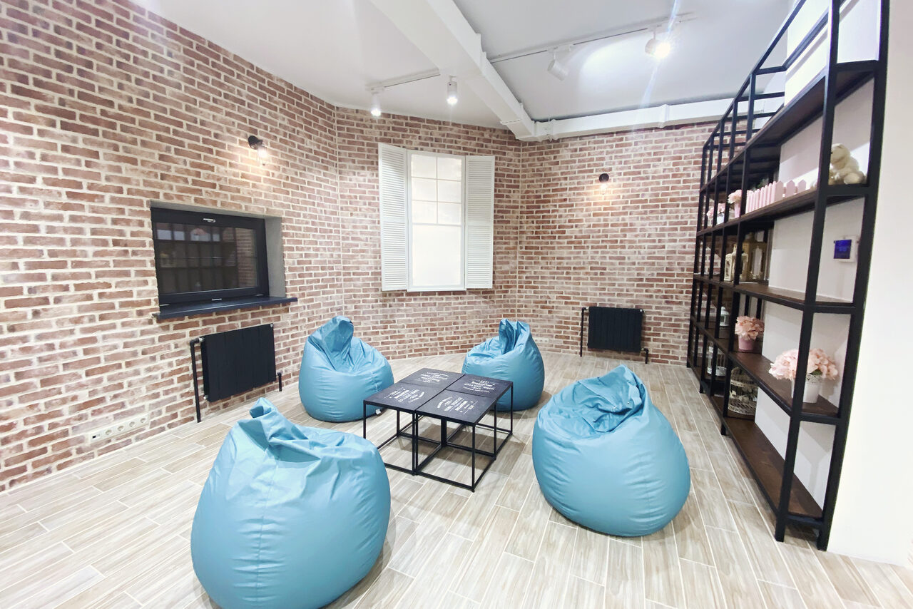 Арендовать Зонированный лофт с пуфами. Event - пространство TEPLICA