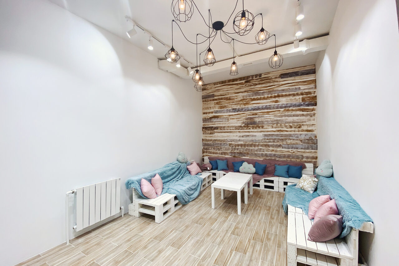 Арендовать Зонированный лофт с пуфами. Event - пространство TEPLICA