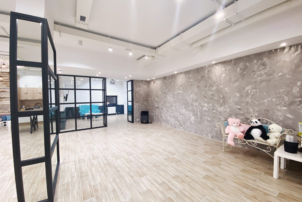 Арендовать Зонированный лофт с пуфами. Event - пространство TEPLICA