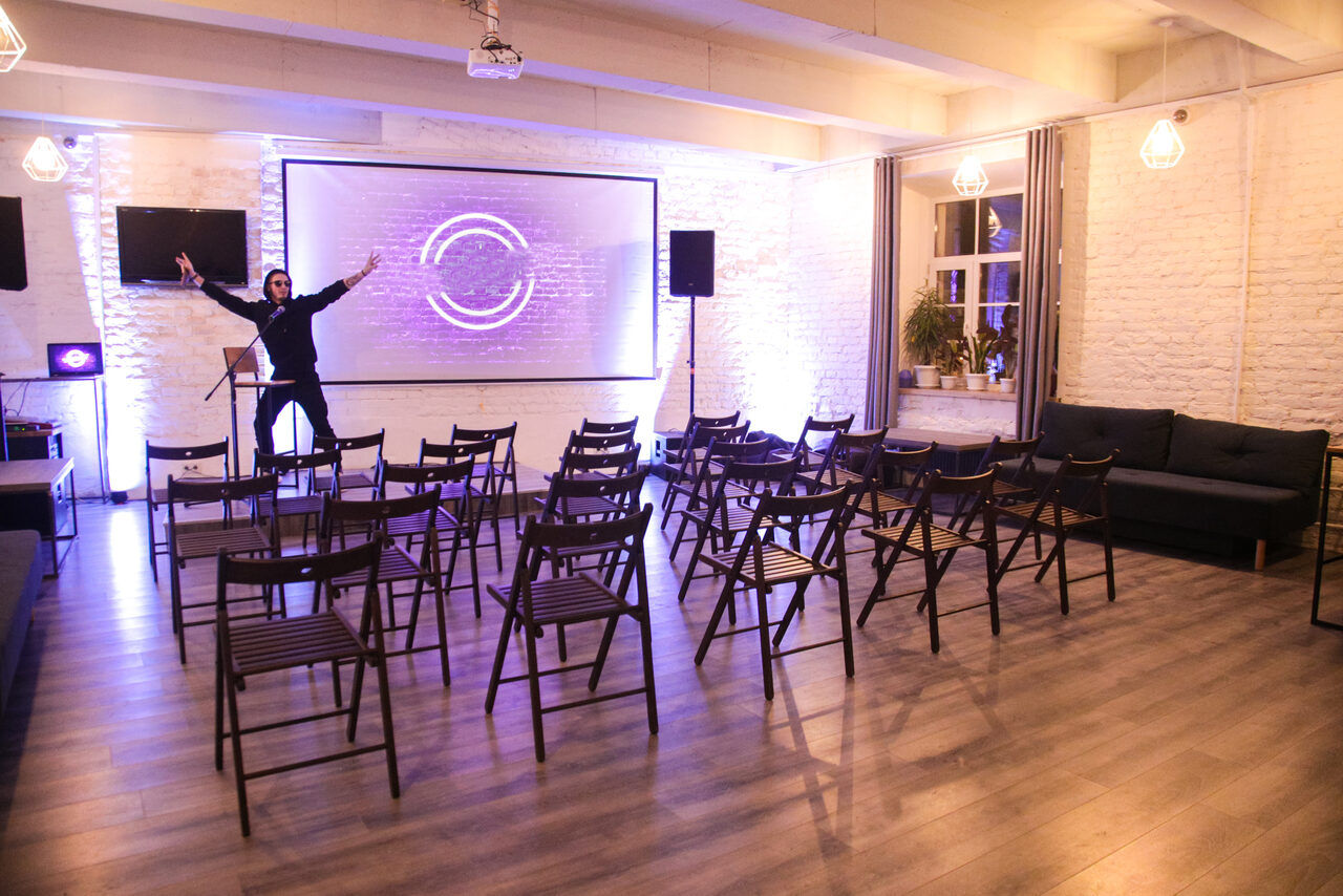 Арендовать Art space overlooking the seafront