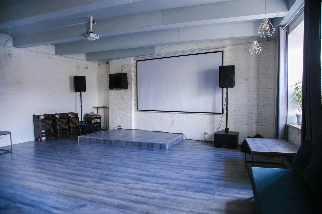 Арендовать Art space overlooking the seafront