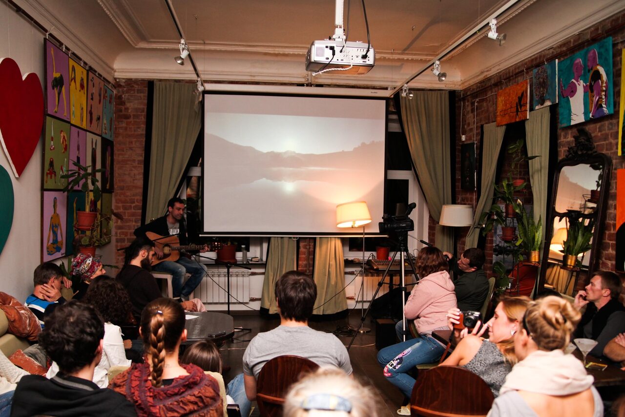 Арендовать  Двухэтажная лофт галерея