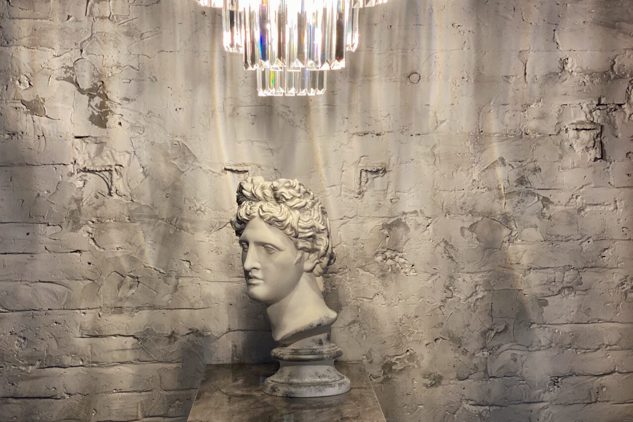 Арендовать SoldOut Lофт. Лофт-пространство с панорамными окнами