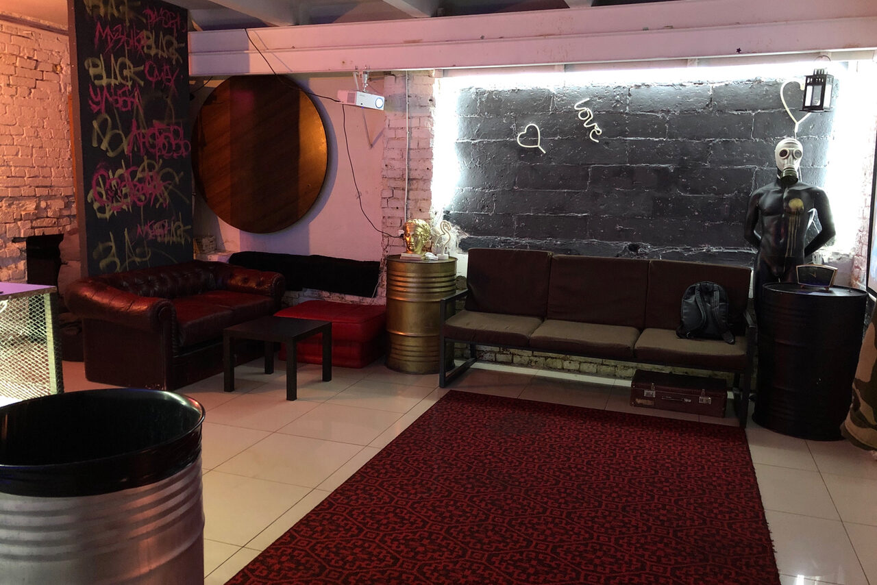 Арендовать Chamber loft with mannequins