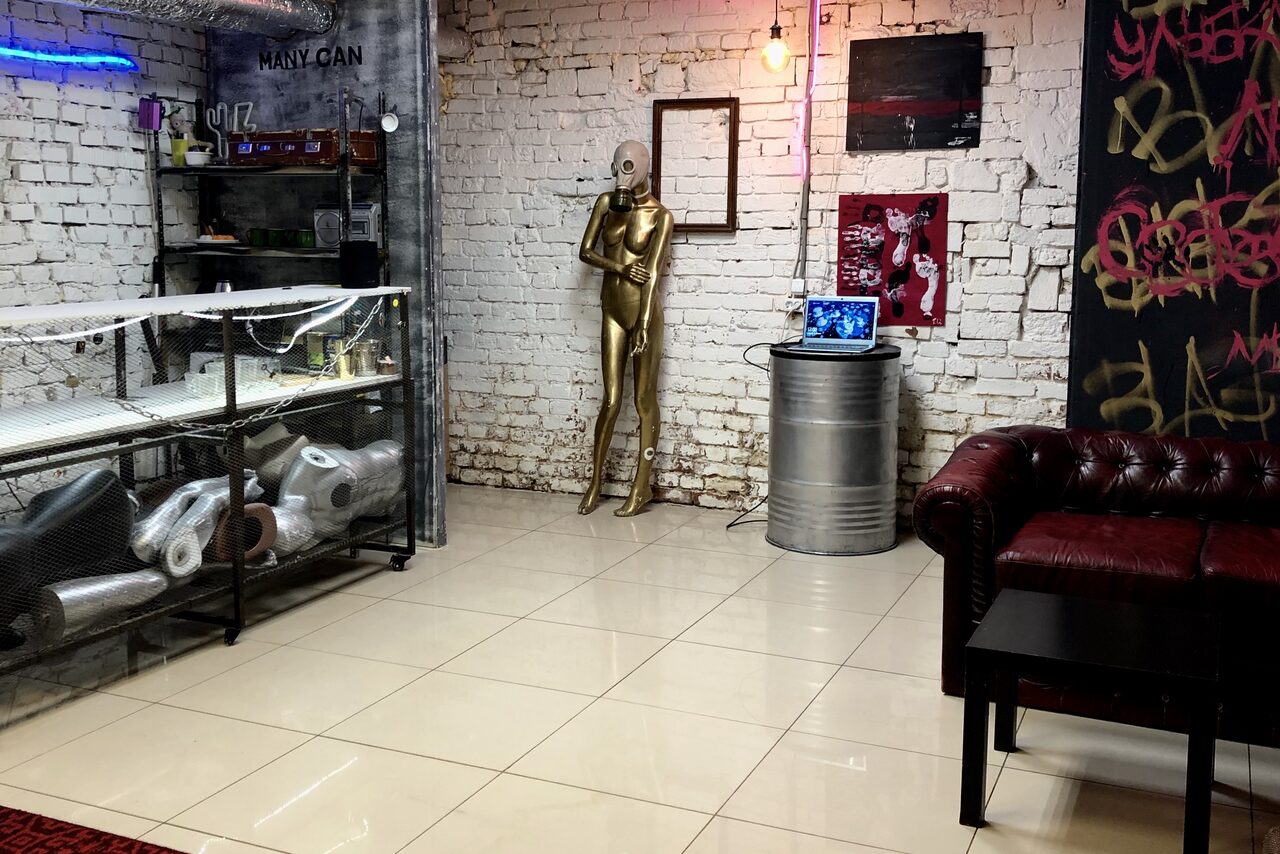 Арендовать Chamber loft with mannequins