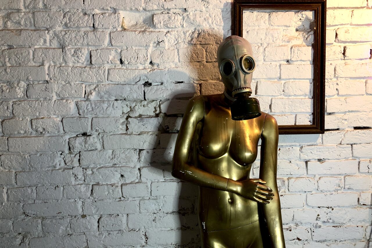 Арендовать Chamber loft with mannequins