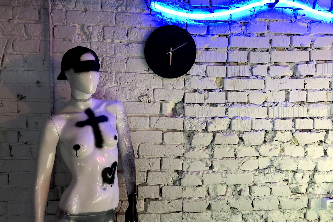 Арендовать Chamber loft with mannequins