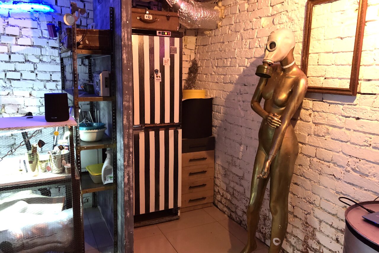 Арендовать Chamber loft with mannequins