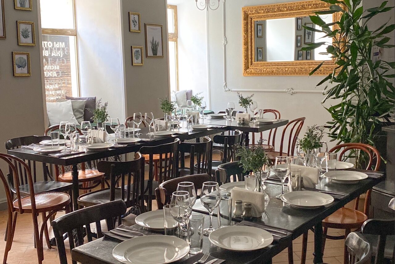 Арендовать Очень уютный и небольшой зал