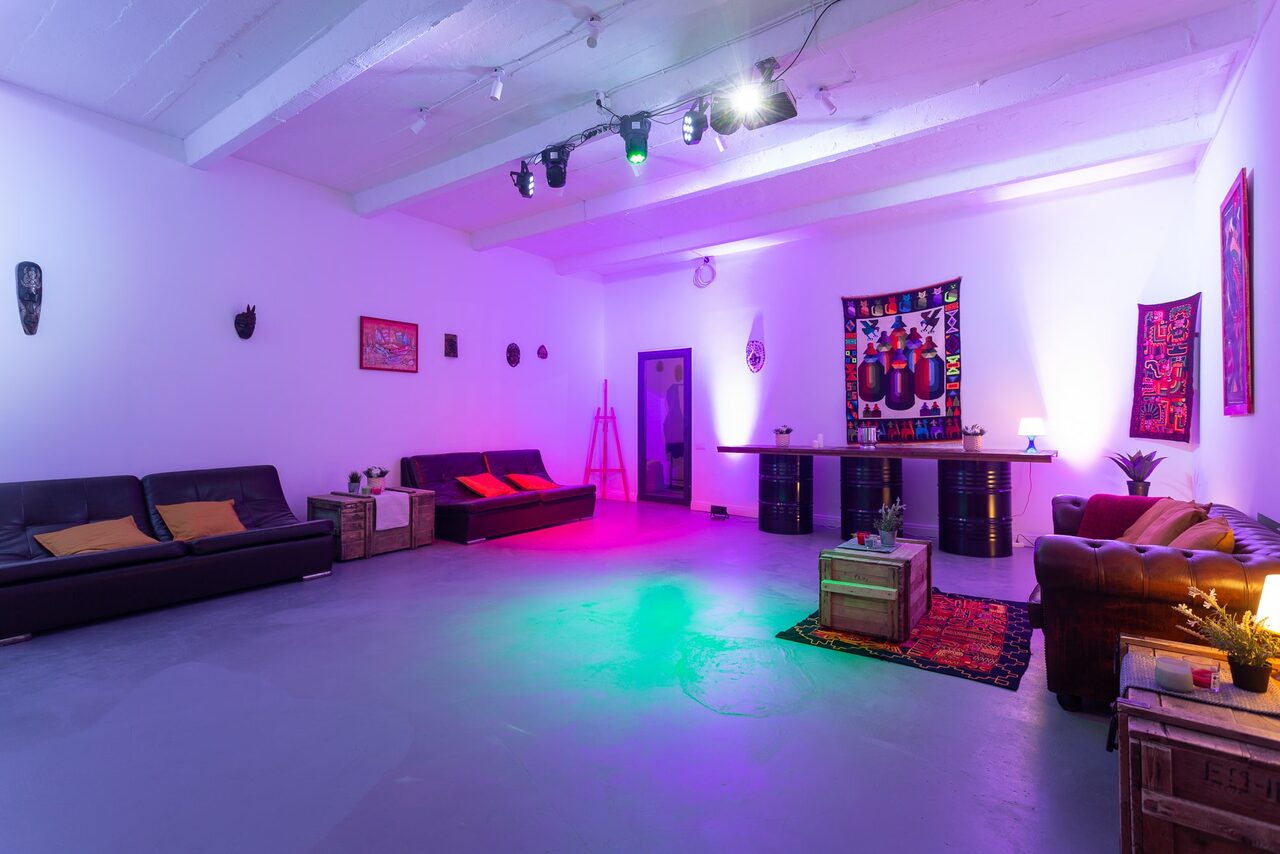 Арендовать Лофт в минималистичном стиле с верандой