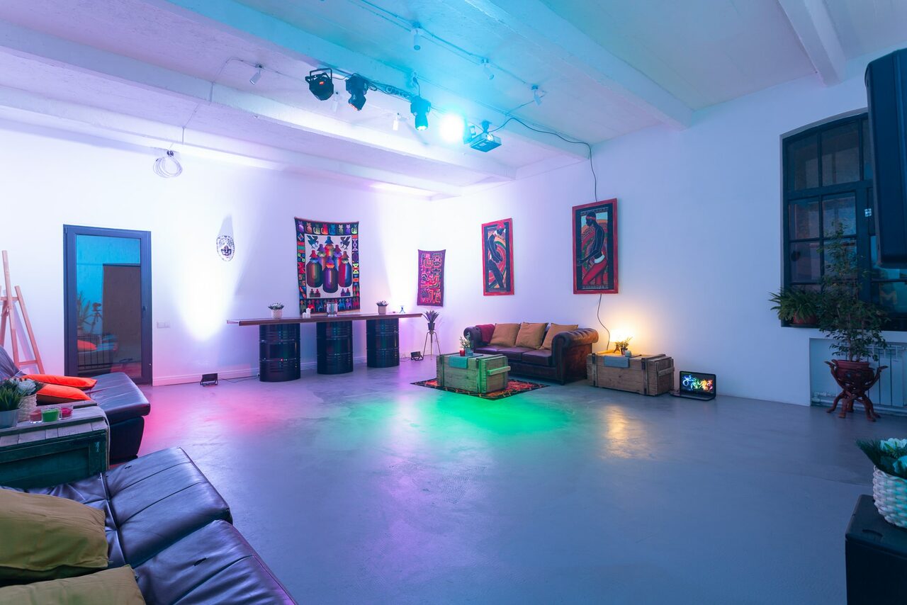 Арендовать Лофт в минималистичном стиле с верандой