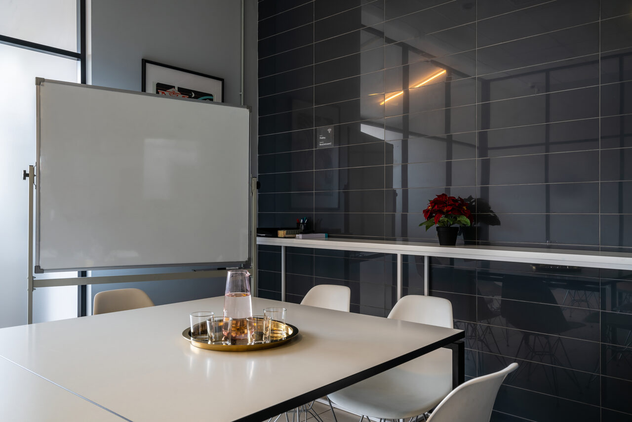 Арендовать Glass meeting room in the Business quarter