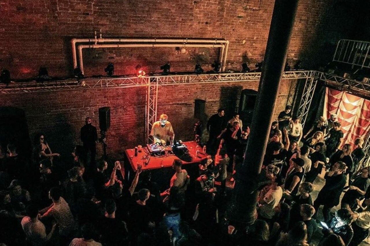 Арендовать Индустриальный клуб-лофт