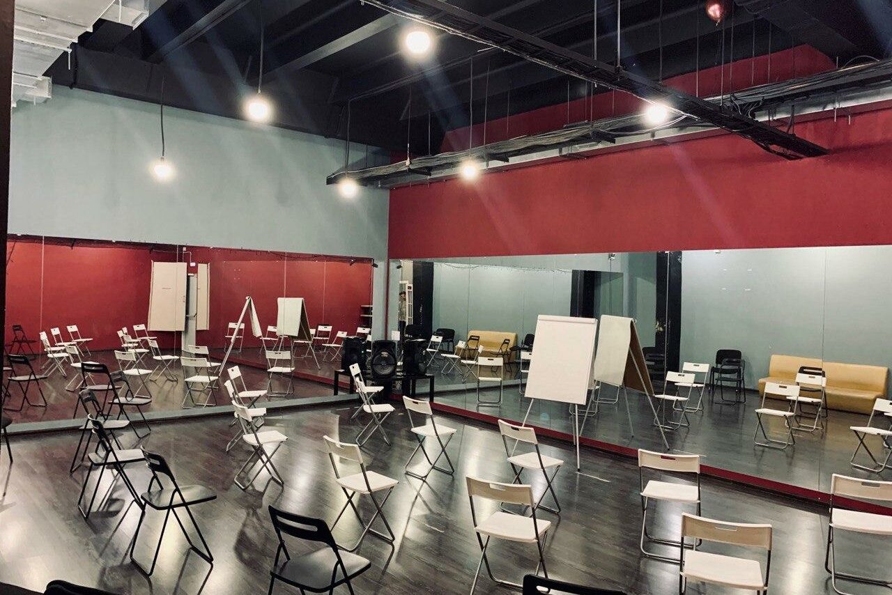 Арендовать Gusyaka Club Тренинг-зал с зеркальной стеной