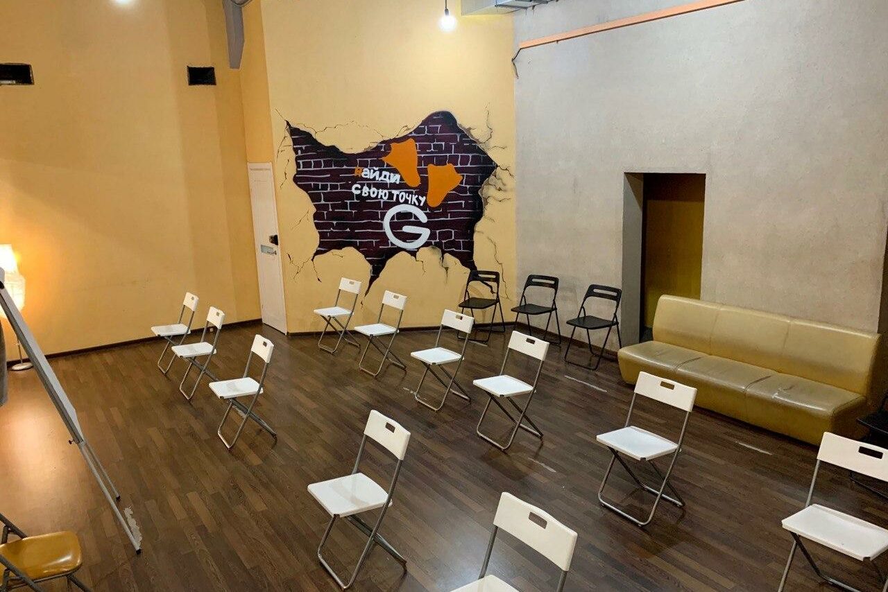 Арендовать Gusyaka Club Тренинг-зал с рисунком на стене