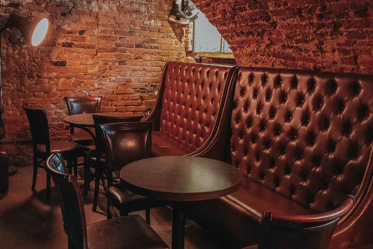 Арендовать Караоке-бар ШКАФ. Караоке-лофт со сводчатыми потолками