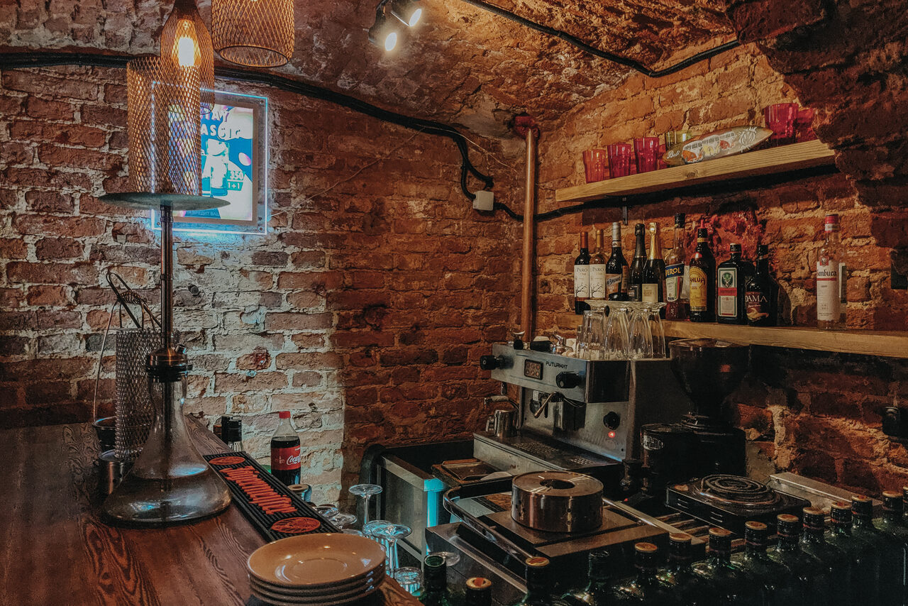 Арендовать Караоке-бар ШКАФ. Караоке-лофт со сводчатыми потолками