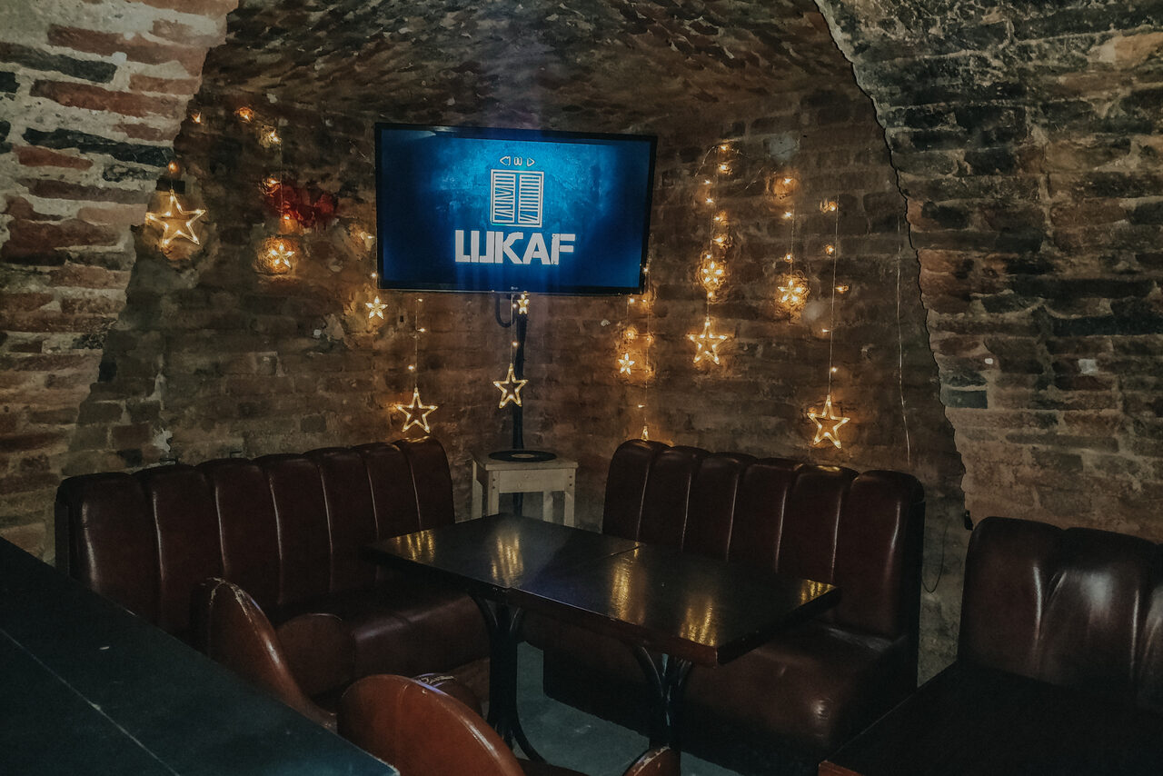 Арендовать Караоке-бар ШКАФ. Караоке-лофт со сводчатыми потолками