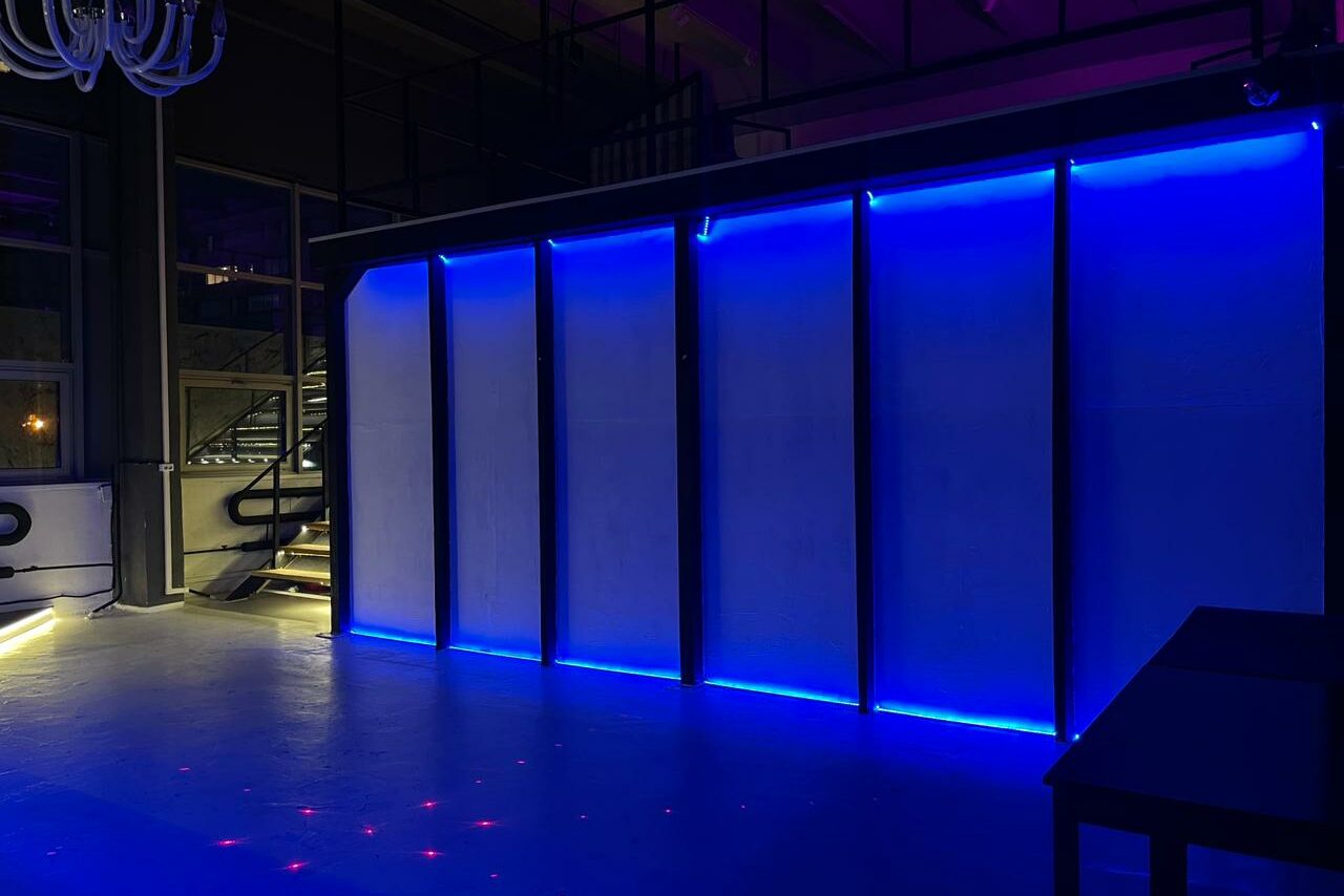 Арендовать Stylized duplex loft with large windows