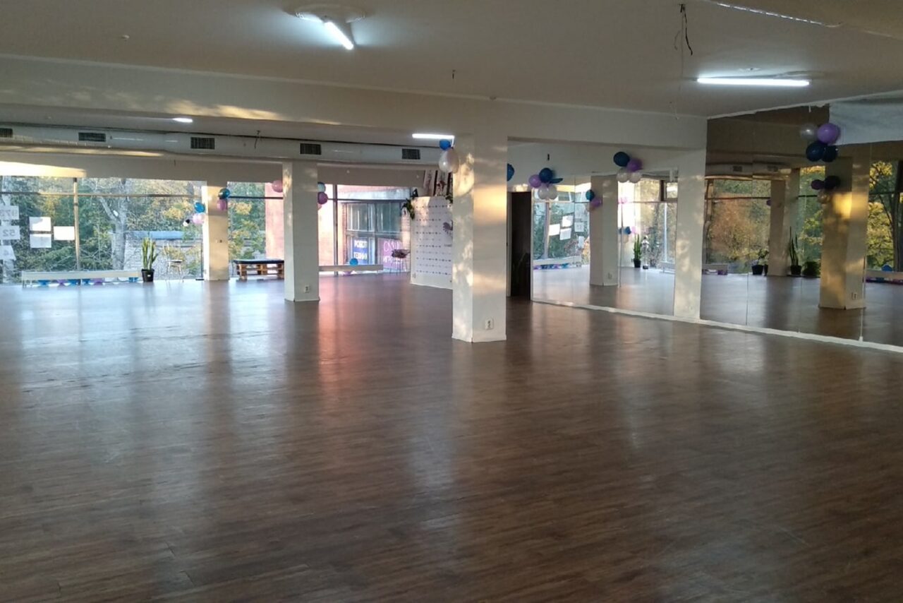 Арендовать Зал для репетиций и других мероприятий.