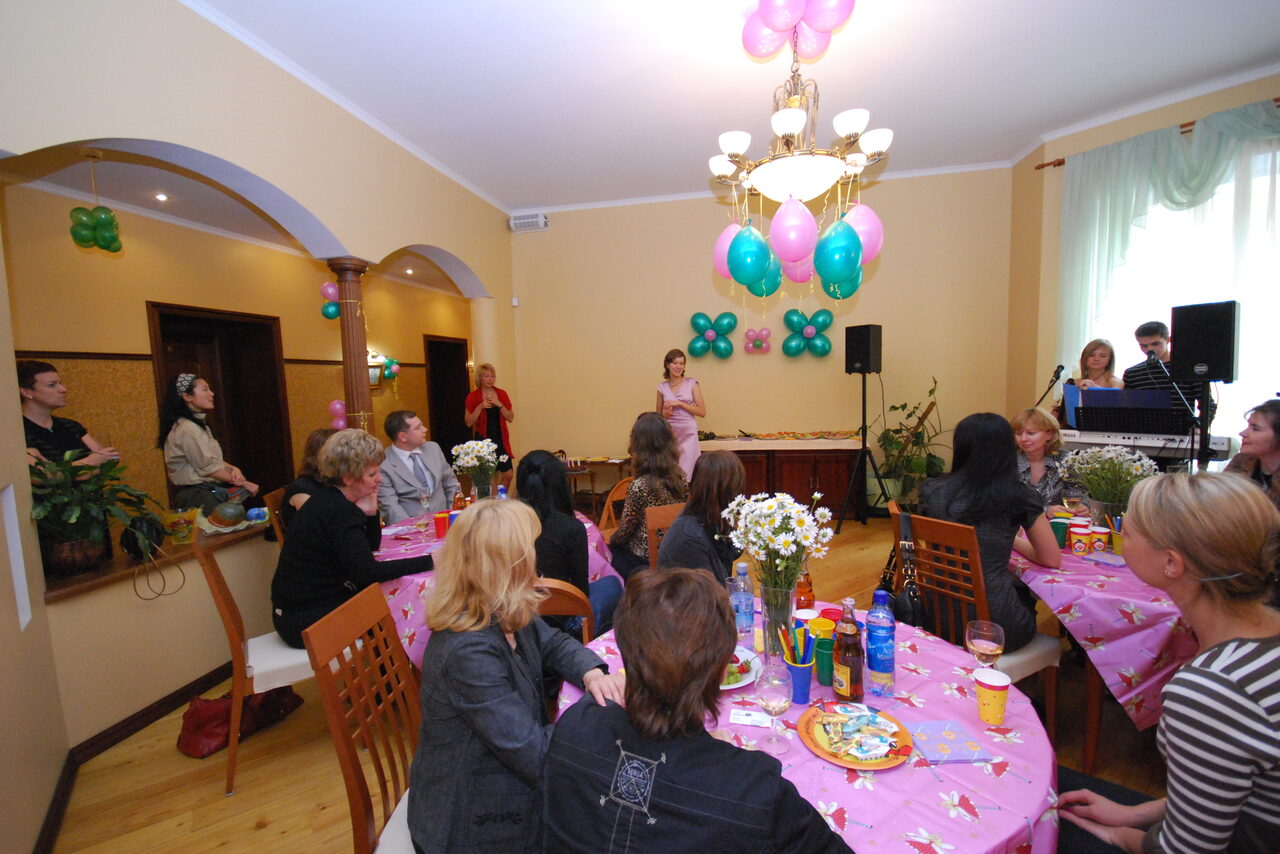 Арендовать Hall in a classic style with a fireplace