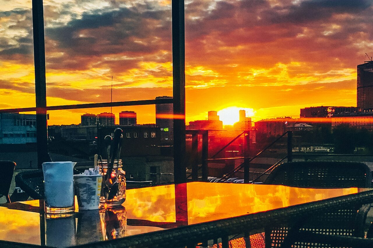 Арендовать Brick loft with full-wall screen