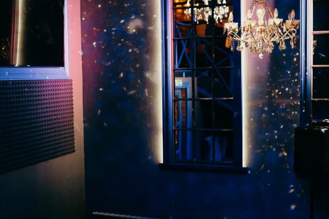 Арендовать Стилизованный лофт с высокими потолками